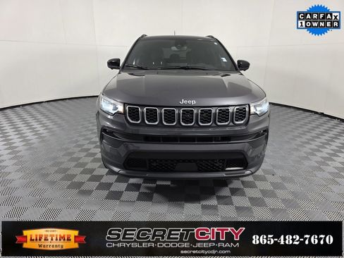 Used 2024 Jeep Compass Latitude w/ Sun and Sound Group image 2