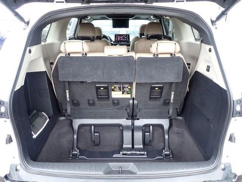 Used 2022 Toyota Sienna Limited image 6
