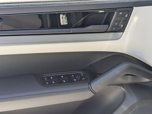 Certified 2025 Porsche Cayenne image 14