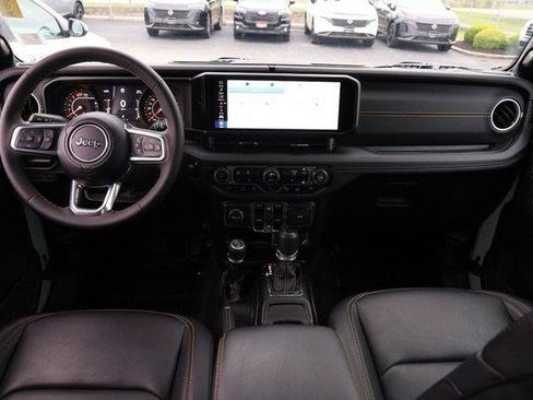 Used 2024 Jeep Wrangler Unlimited Sahara w/ Technology Group AWD/4WD image 22