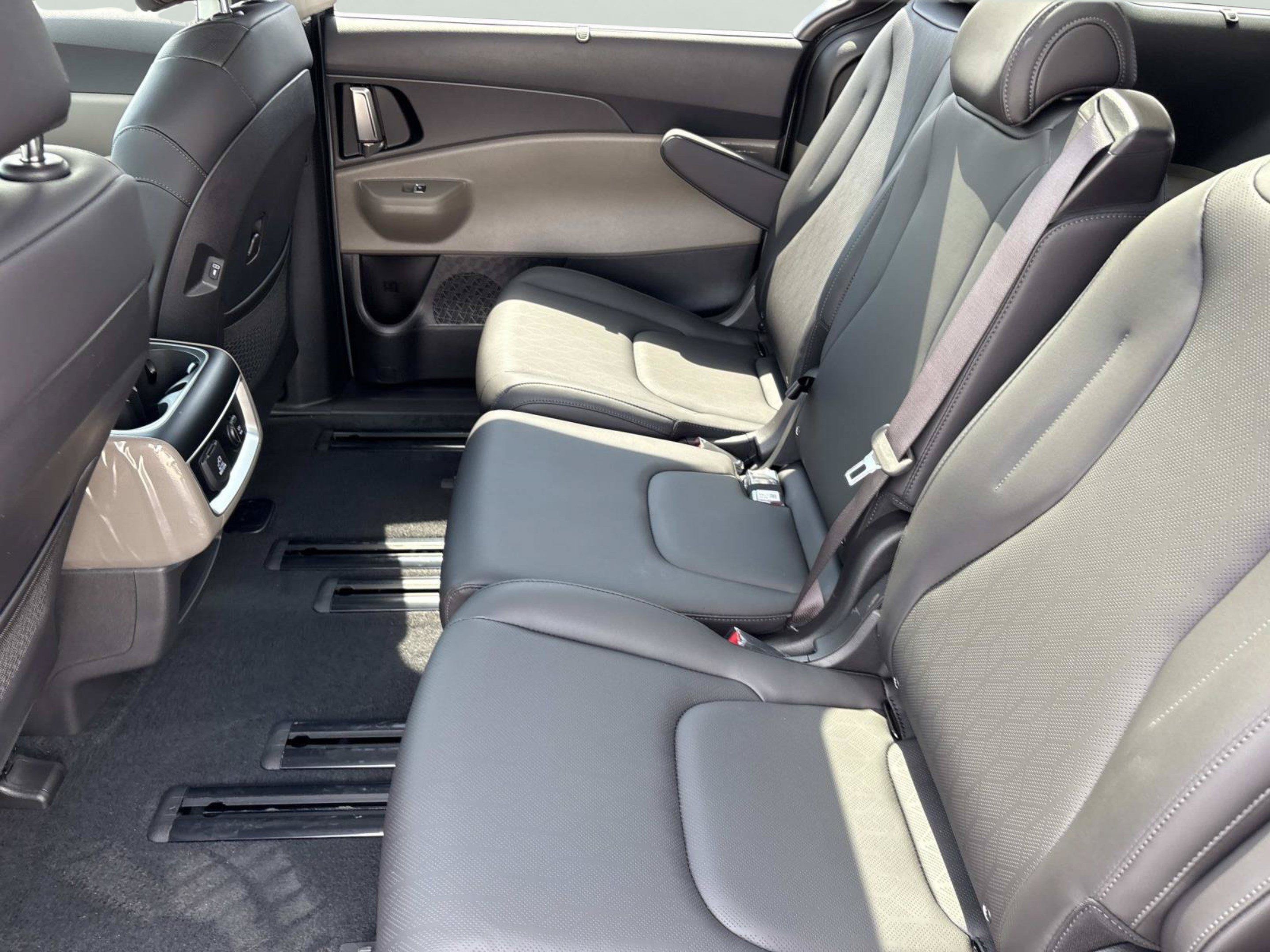 New 2027 Kia Carnival SX FWD image 17
