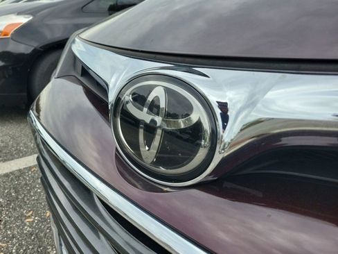 Used 2017 Toyota Avalon Limited image 11