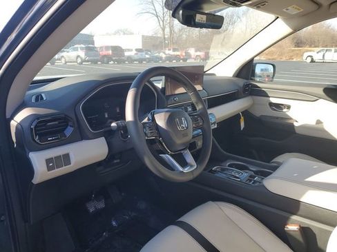 New 2026 Honda Pilot Touring image 18