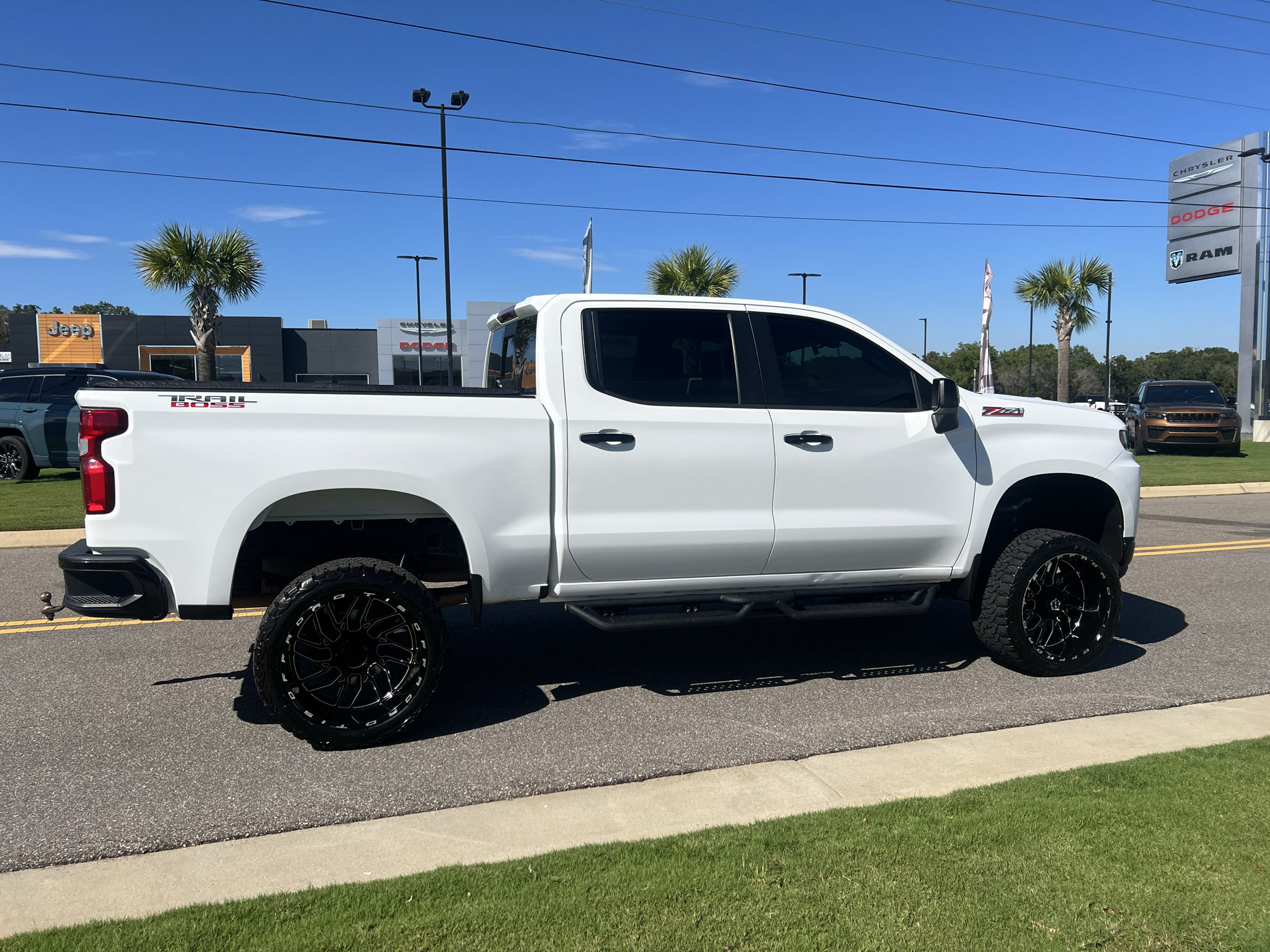 Used 2021 Chevrolet Silverado 1500 LT Trail Boss w/ Convenience Package II AWD/4WD image 6