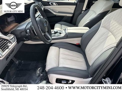 Used 2025 BMW X7 M60i AWD/4WD image 25