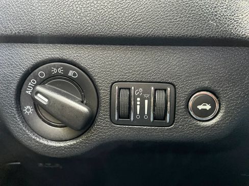 Used 2012 Dodge Charger SE RWD image 32