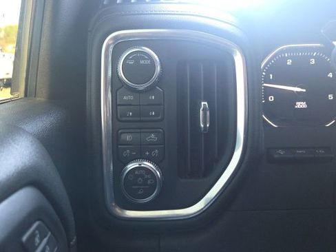 Used 2022 GMC Sierra 2500 Denali w/ Denali Black Diamond Edition AWD/4WD image 9