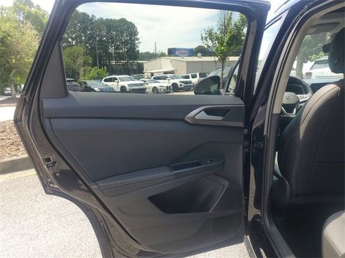 New 2025 Volkswagen Taos SE image 8