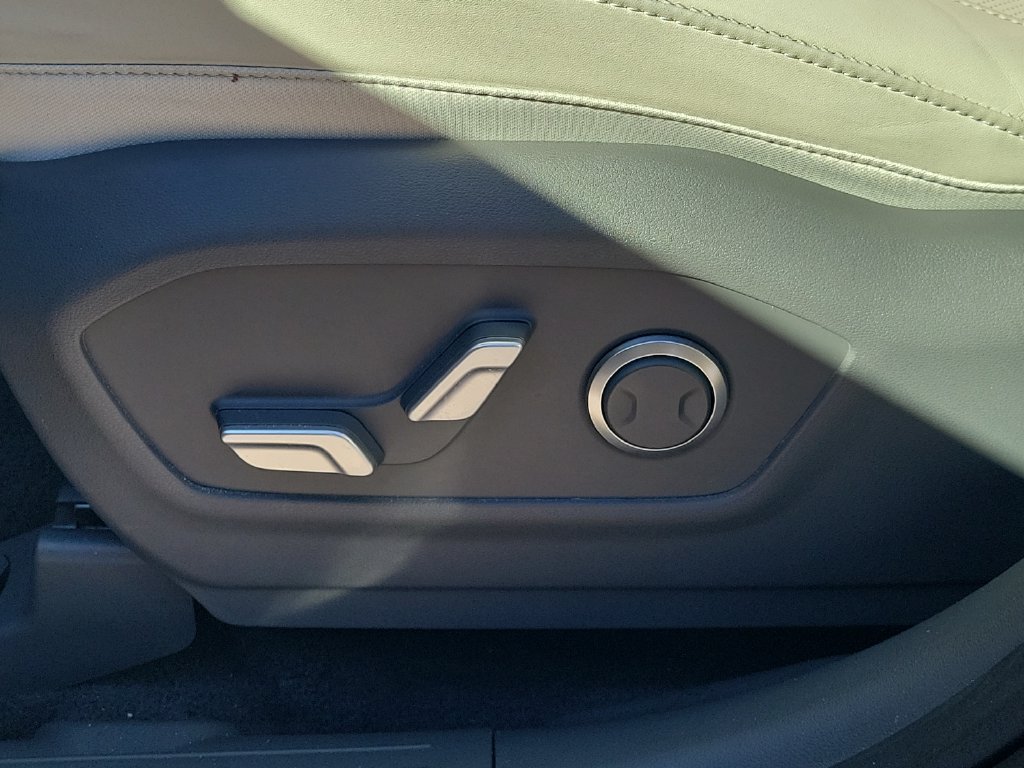 Certified 2025 Hyundai Santa Fe SEL FWD image 16