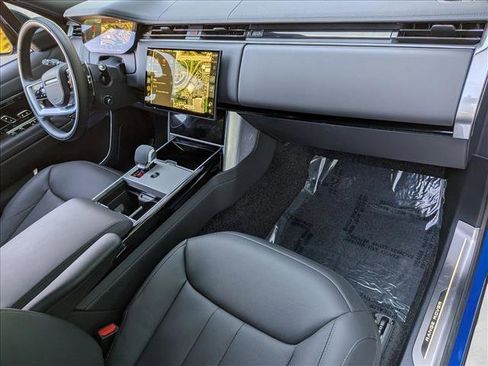 Used 2025 Land Rover Range Rover Long Wheelbase SE image 24