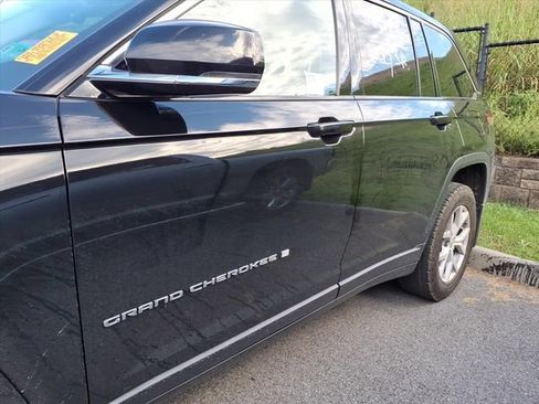 Used 2022 Jeep Grand Cherokee Limited w/ MOPAR Finishing Package AWD/4WD image 5