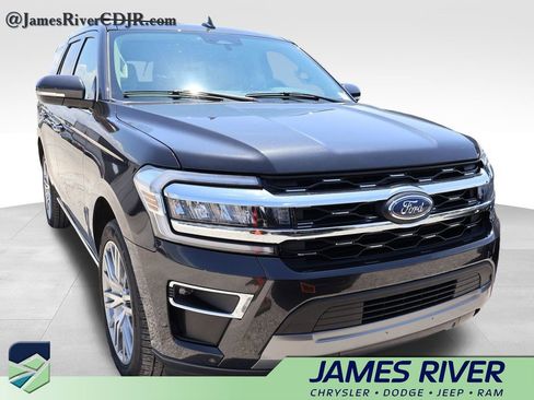 Used 2024 Ford Expedition Limited AWD/4WD image 5