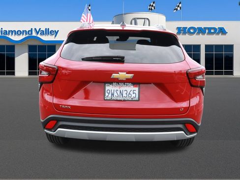 Used 2026 Chevrolet Trax LT FWD image 5