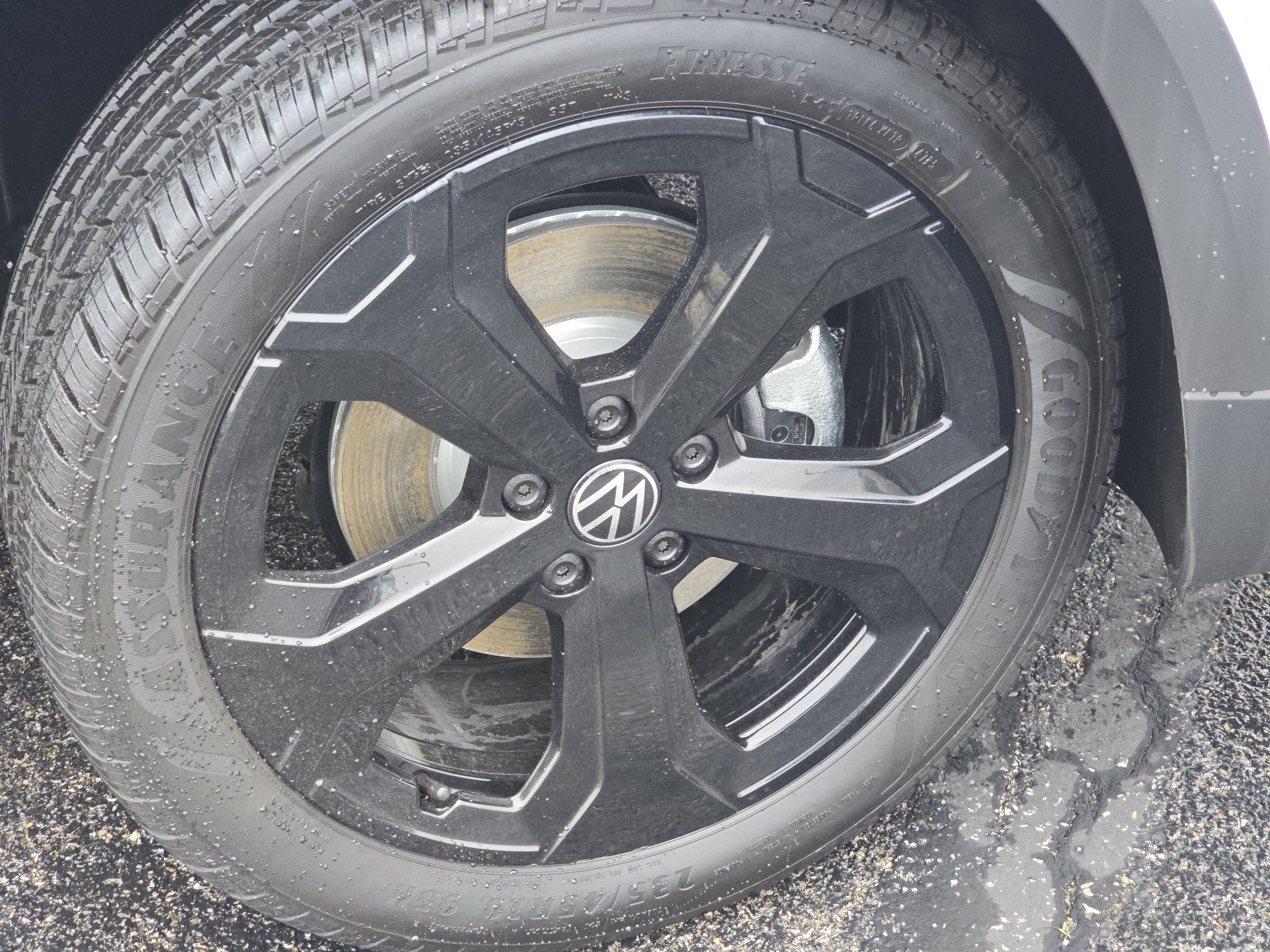 New 2026 Volkswagen Taos SE AWD/4WD image 14