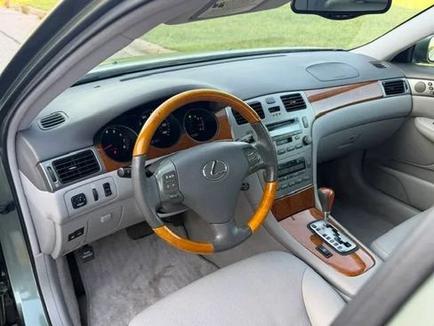 Used 2005 Lexus ES 330 w/ Preferred Accessory Pkg FWD image 13