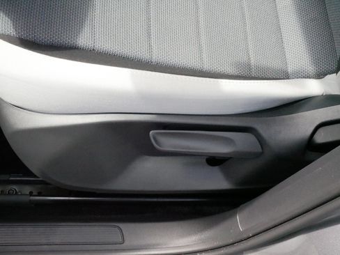 Certified 2025 Volkswagen Taos S AWD/4WD image 20