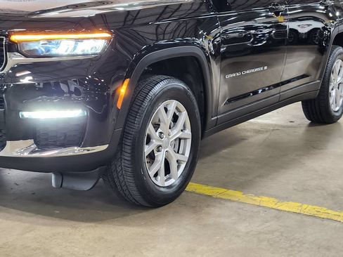 Used 2022 Jeep Grand Cherokee L Limited w/ Luxury Tech Group II RWD image 17
