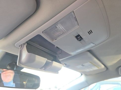 Used 2017 Toyota RAV4 LE image 28