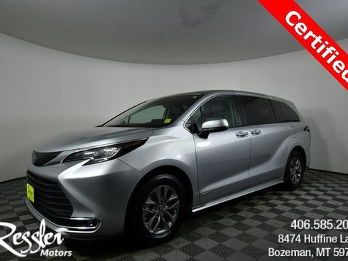 Used 2021 Toyota Sienna XLE image 1