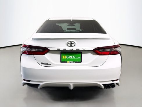 Used 2021 Toyota Camry SE image 8