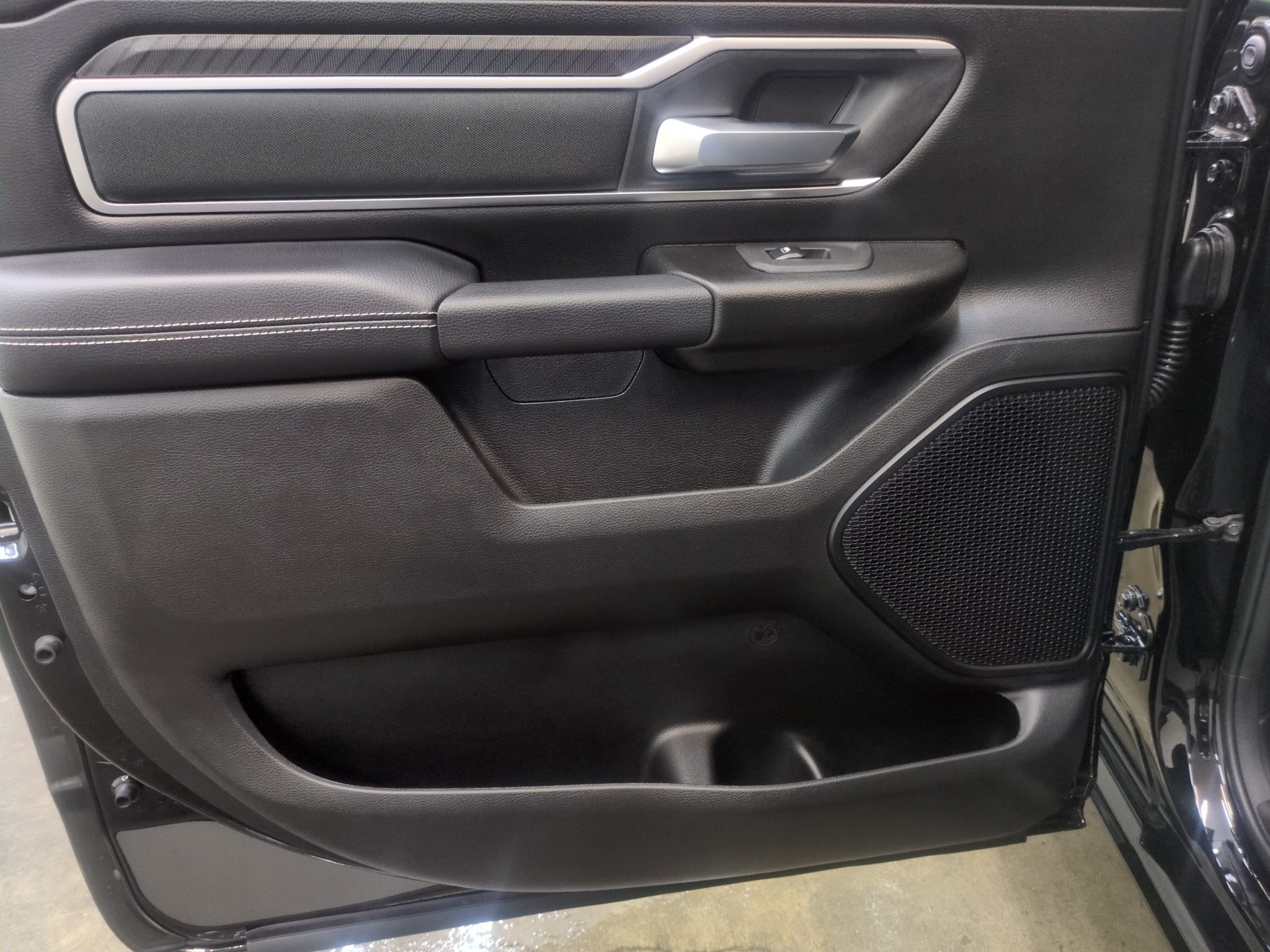 New 2027 RAM 1500 4x4 Crew Cab image 16
