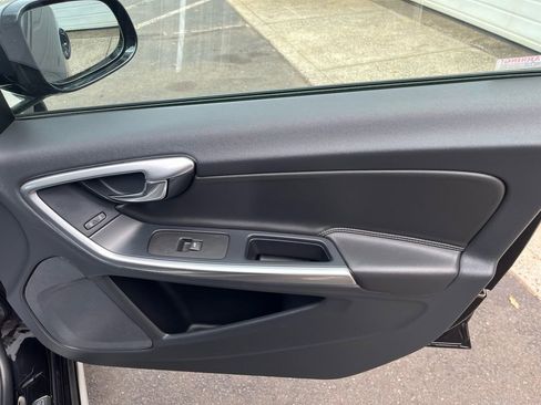 Used 2018 Volvo V60 T5 Cross Country w/ Convenience Package image 24