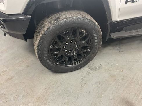 Used 2025 GMC Hummer EV 3X w/ LPO, Dark Essentials Package image 6