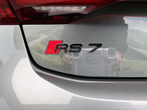 Certified 2025 Audi RS 7 Performance w/ Black Optic Package image 32