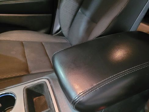 Used 2019 Jeep Grand Cherokee Laredo w/ Security & Convenience Group image 38