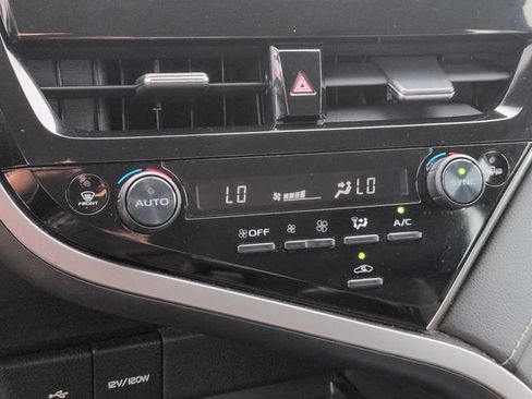 Used 2022 Toyota Camry SE FWD image 23