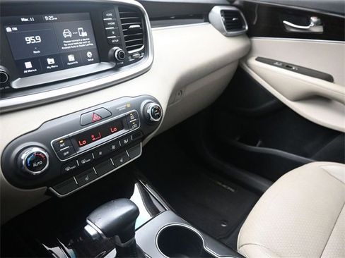 Used 2020 Kia Sorento EX image 30