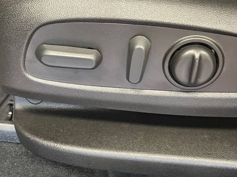 Used 2023 Buick Enclave Essence AWD/4WD image 16