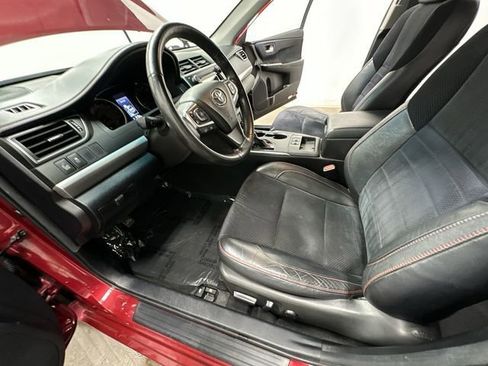 Used 2015 Toyota Camry XSE w/ Moonroof Package image 17