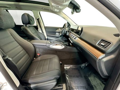 New 2026 Mercedes-Benz GLS 580 4MATIC image 27