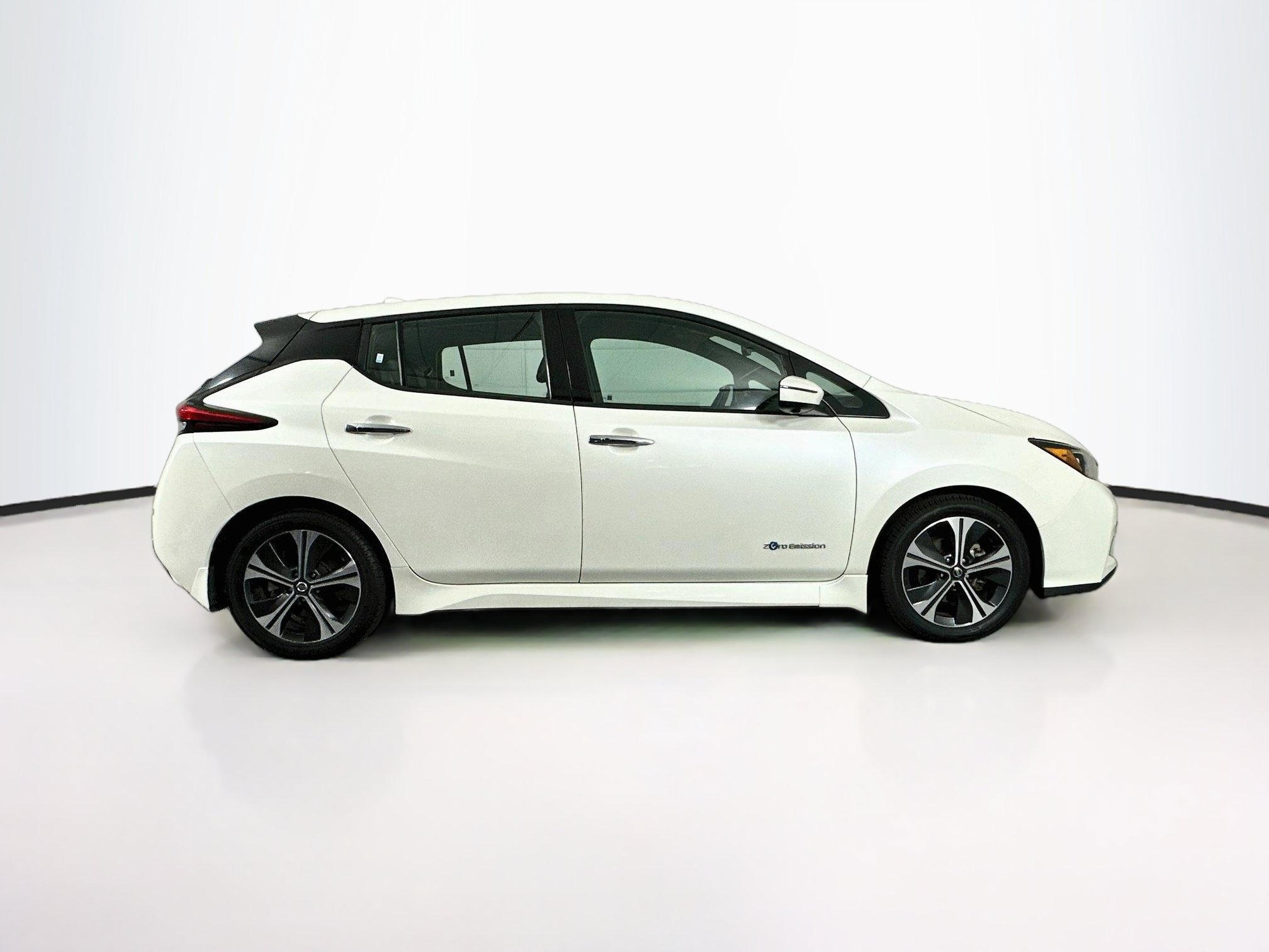 Used 2019 Nissan Leaf SL w/ SL Technology Package FWD image 10