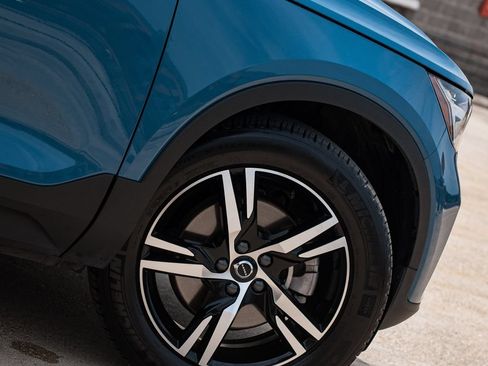Certified 2023 Volvo XC40 B5 Plus AWD/4WD image 7
