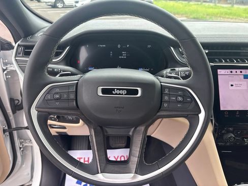 Certified 2023 Jeep Grand Cherokee Limited AWD/4WD image 20