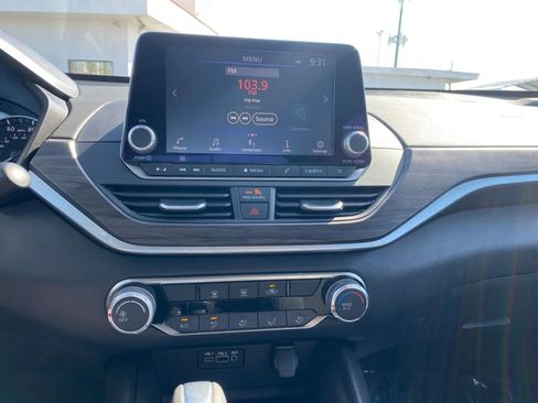 Used 2025 Nissan Altima 2.5 SV image 17