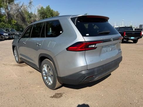 Used 2024 Toyota Grand Highlander AWD image 3