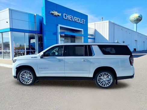 Used 2024 Chevrolet Suburban High Country image 7