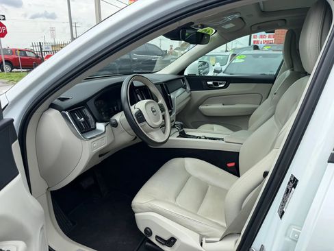 Used 2019 Volvo XC60 T5 Momentum w/ Premium Package FWD image 8