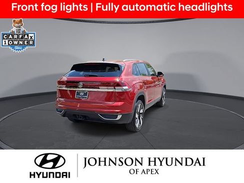Used 2024 Volkswagen Atlas Cross Sport SE w/ Panoramic Sunroof Package FWD image 8