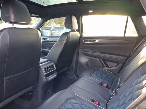 Certified 2024 Volkswagen Atlas Cross Sport SEL Premium R-Line AWD/4WD image 7