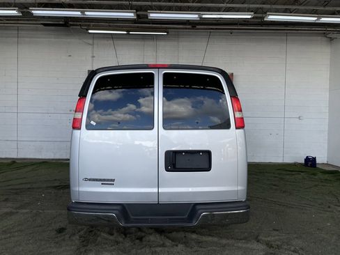 Used 2016 Chevrolet Express 3500 LT w/ LT Preferred Equipment Group image 4