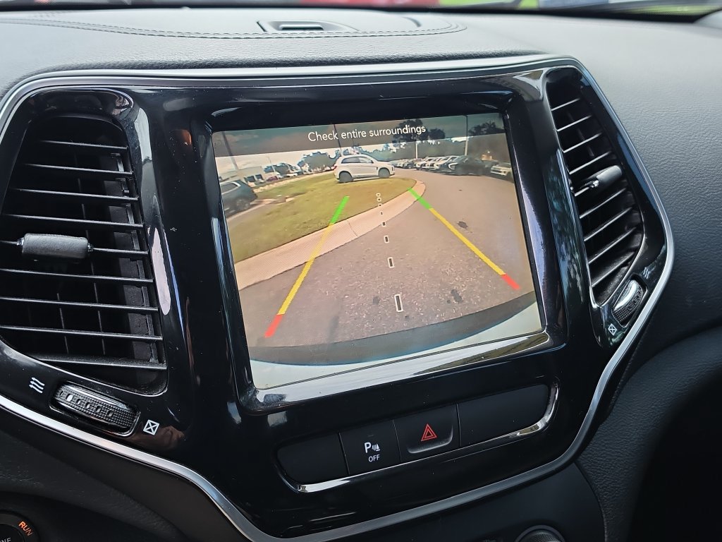 Used 2019 Jeep Cherokee Limited FWD image 28