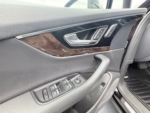 Used 2018 Audi Q7 3.0T Prestige w/ Prestige Package AWD/4WD image 31