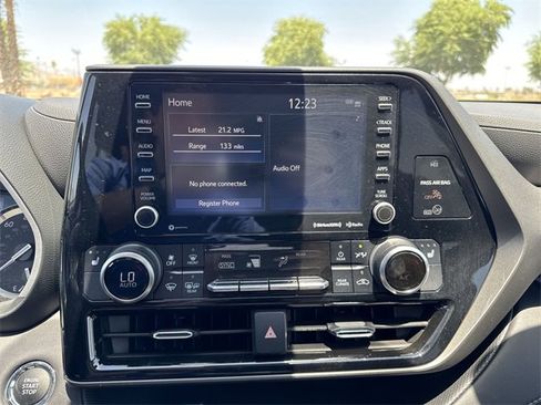 Used 2022 Toyota Highlander XLE image 19