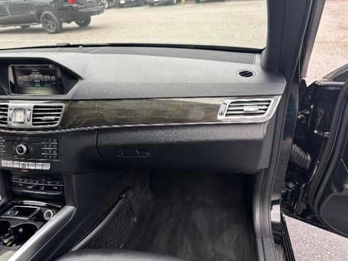 Used 2016 Mercedes-Benz E 350 4MATIC Sedan image 38