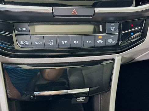 Used 2017 Honda Accord EX image 15