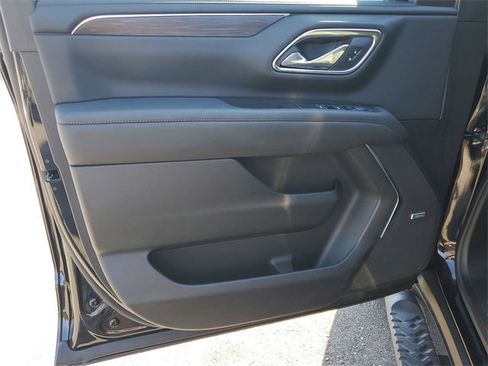 Used 2024 Chevrolet Suburban Z71 w/ Luxury Package image 8
